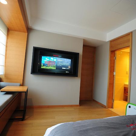 Intercity Hotel Qingdao Exteriör bild