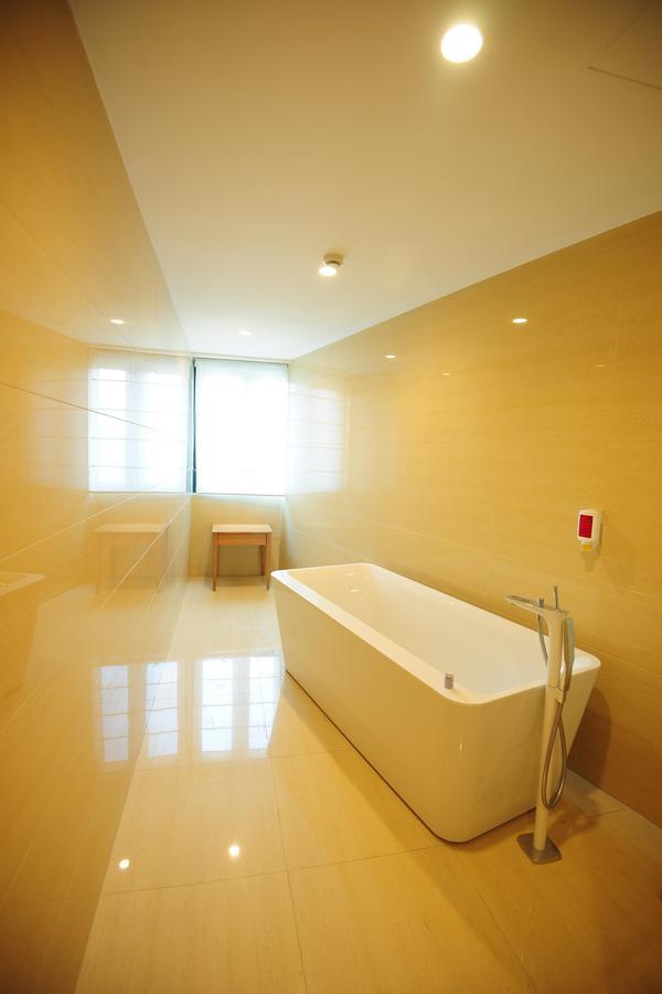 Intercity Hotel Qingdao Exteriör bild