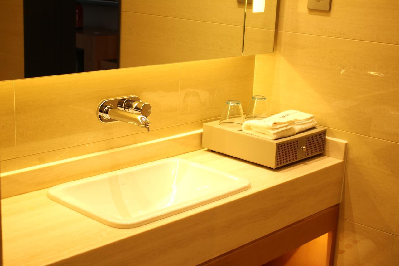 Intercity Hotel Qingdao Exteriör bild